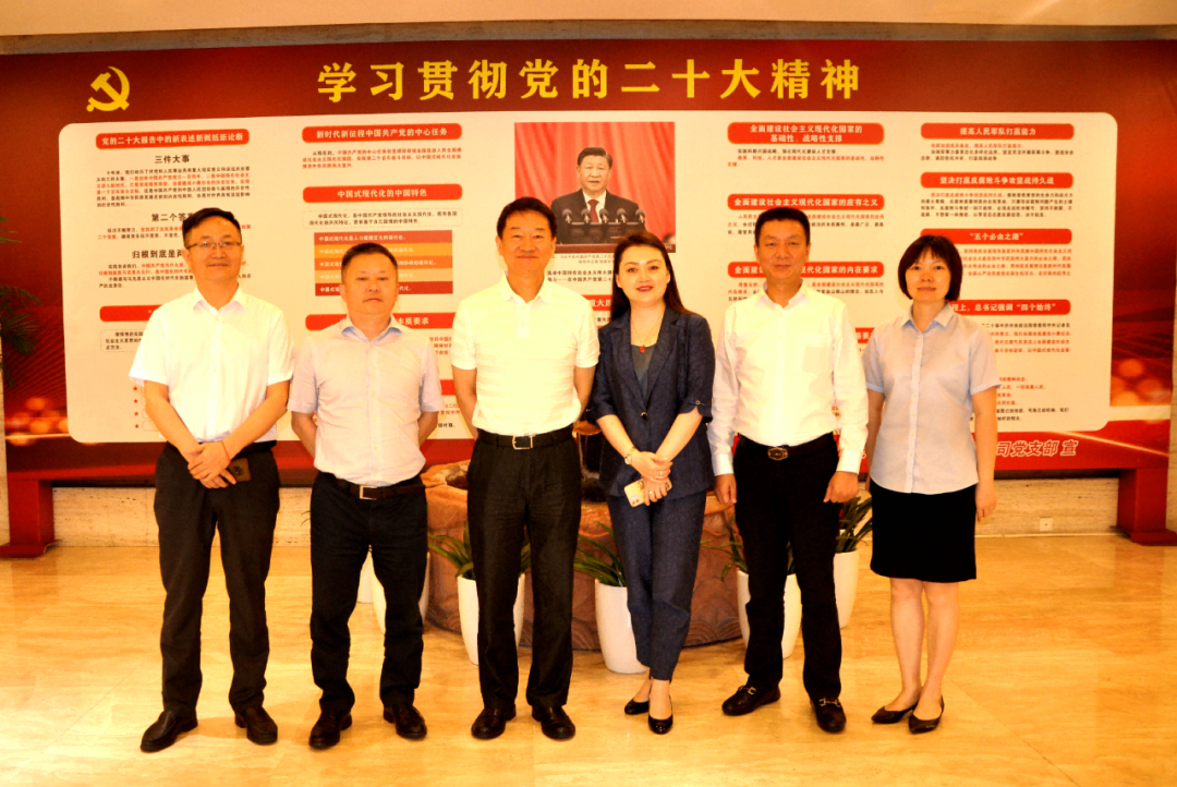 四川尊龙凯时集团党委书记、董事长任丁调研花园宾馆