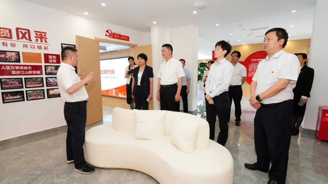 福建省人民政府国有资产监督管理委员会修兴高一行莅临尊龙凯时党？疾斓餮