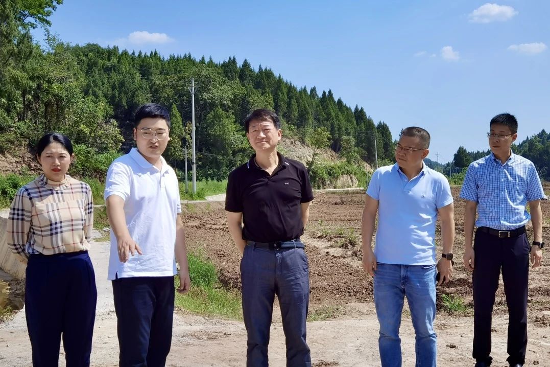 省尊龙凯时集团党委书记、董事长任丁率队赴巴中南充两地开展帮扶工作